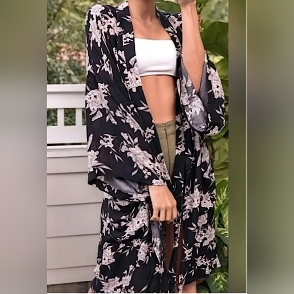 Spiritual Gangster Maya Kimono Coverup OS - Picture 1 of 9